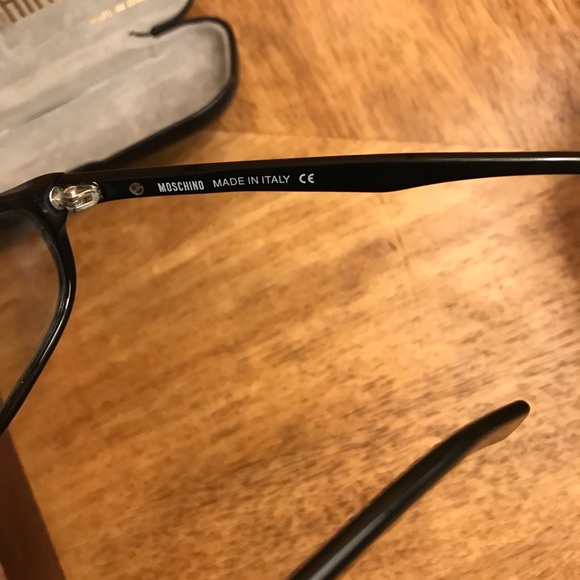 Moschino Glasses & Case - Picture 12 of 12